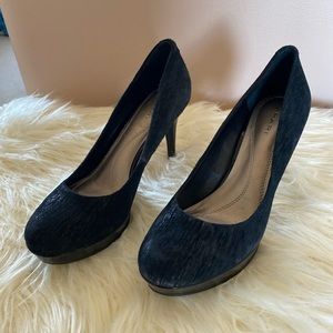 Tahari Sophia Blue and Black Heels